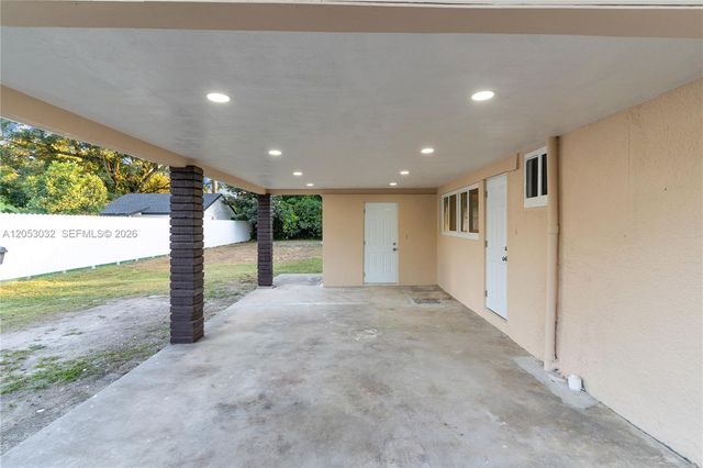 559 NW 2nd St, Florida City, FL 33034