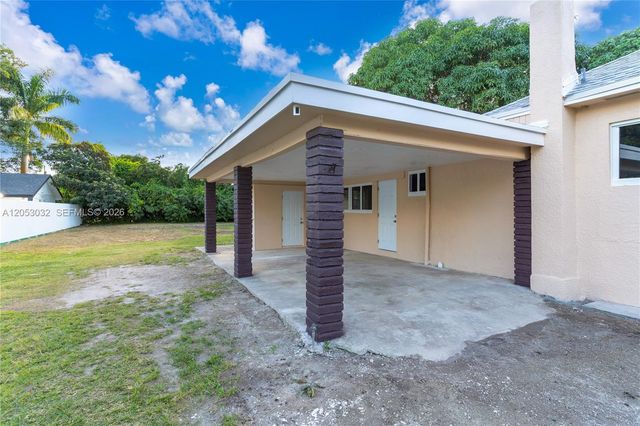 559 NW 2nd St, Florida City, FL 33034