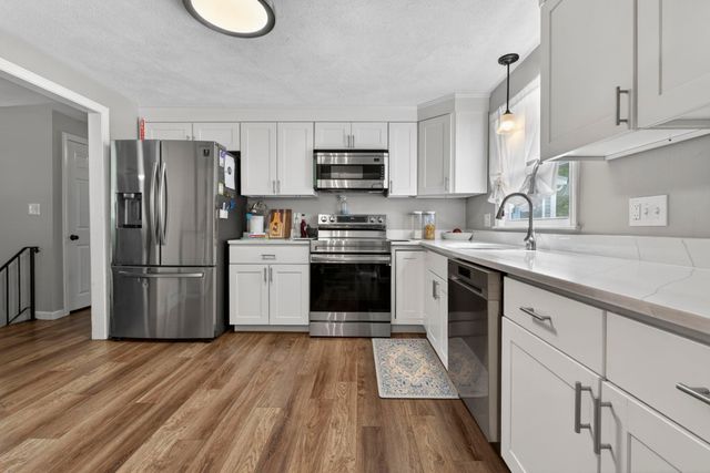 30 Amberwood Drive, Atkinson, NH 03811