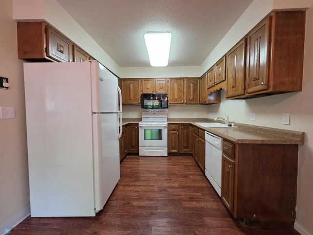 2411 Country Club Parkway, Moorhead, MN 56560