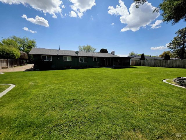 1012 W Camelot Dr, Nampa, ID 83651