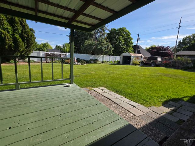 1012 W Camelot Dr, Nampa, ID 83651