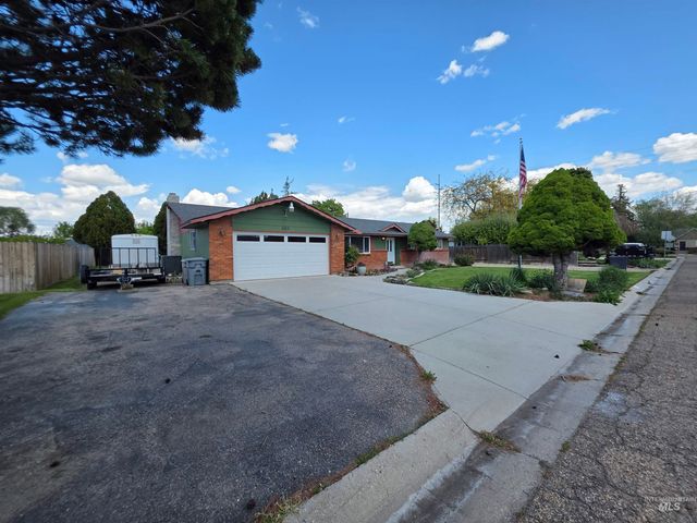 1012 W Camelot Dr, Nampa, ID 83651