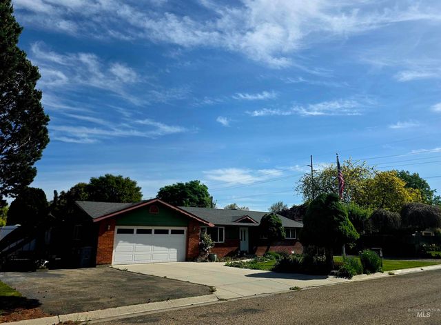 1012 W Camelot Dr, Nampa, ID 83651