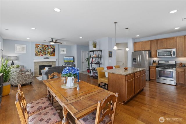 24211 SE 258th Wy, Maple Valley, WA 98038