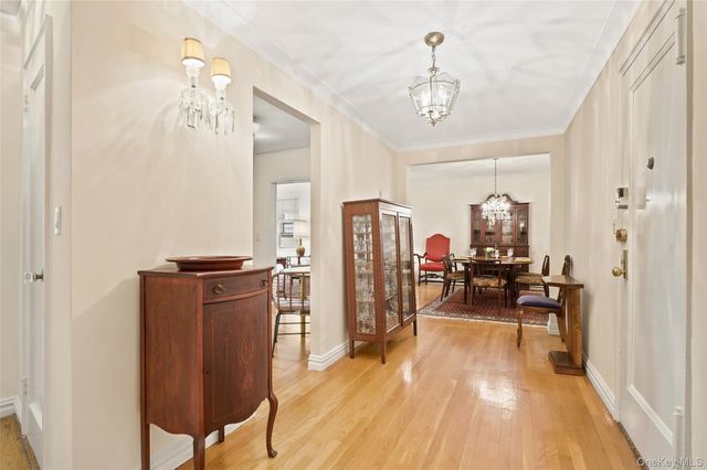 949 Palmer Road 1R, Bronxville, NY 10708