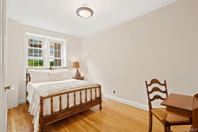 949 Palmer Road 1R, Bronxville, NY 10708
