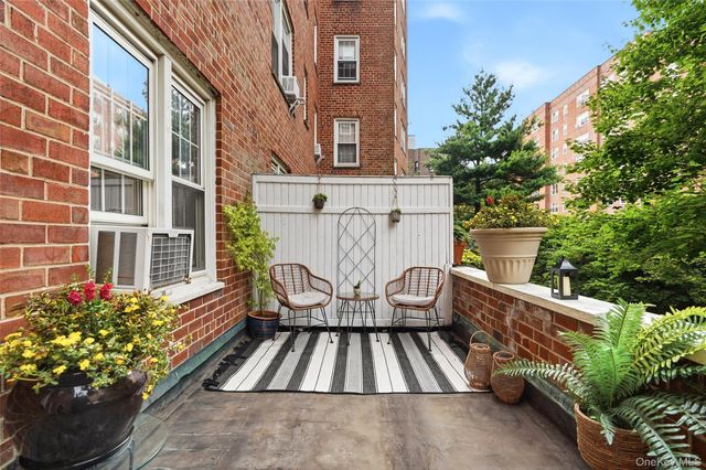 949 Palmer Road 1R, Bronxville, NY 10708