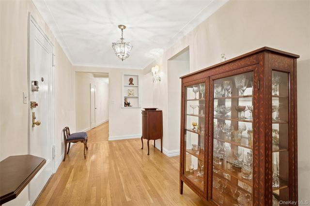 949 Palmer Road 1R, Bronxville, NY 10708
