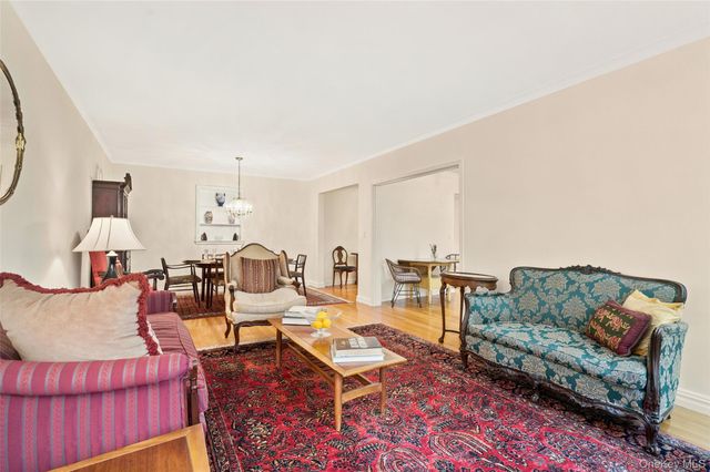 949 Palmer Road 1R, Bronxville, NY 10708