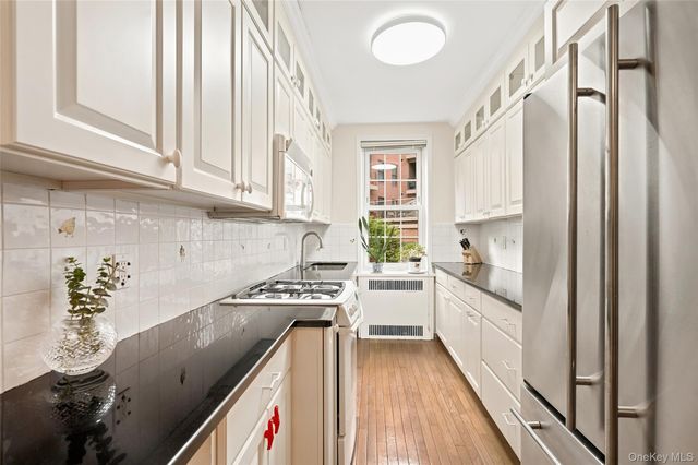 949 Palmer Road 1R, Bronxville, NY 10708