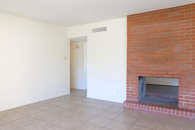 7852 E Elida Street, Tucson, AZ 85715