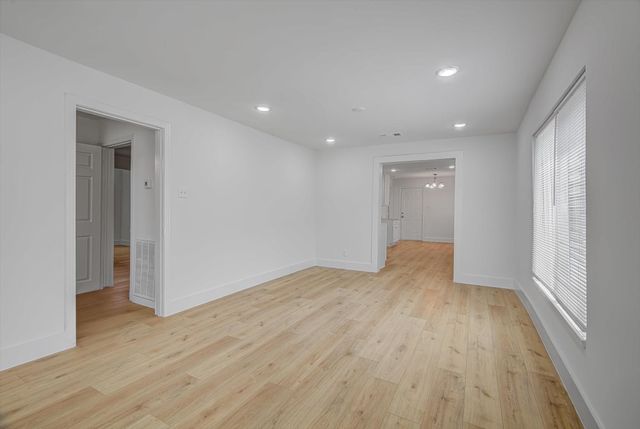 1212 E 32nd Street, Houston, TX 77022