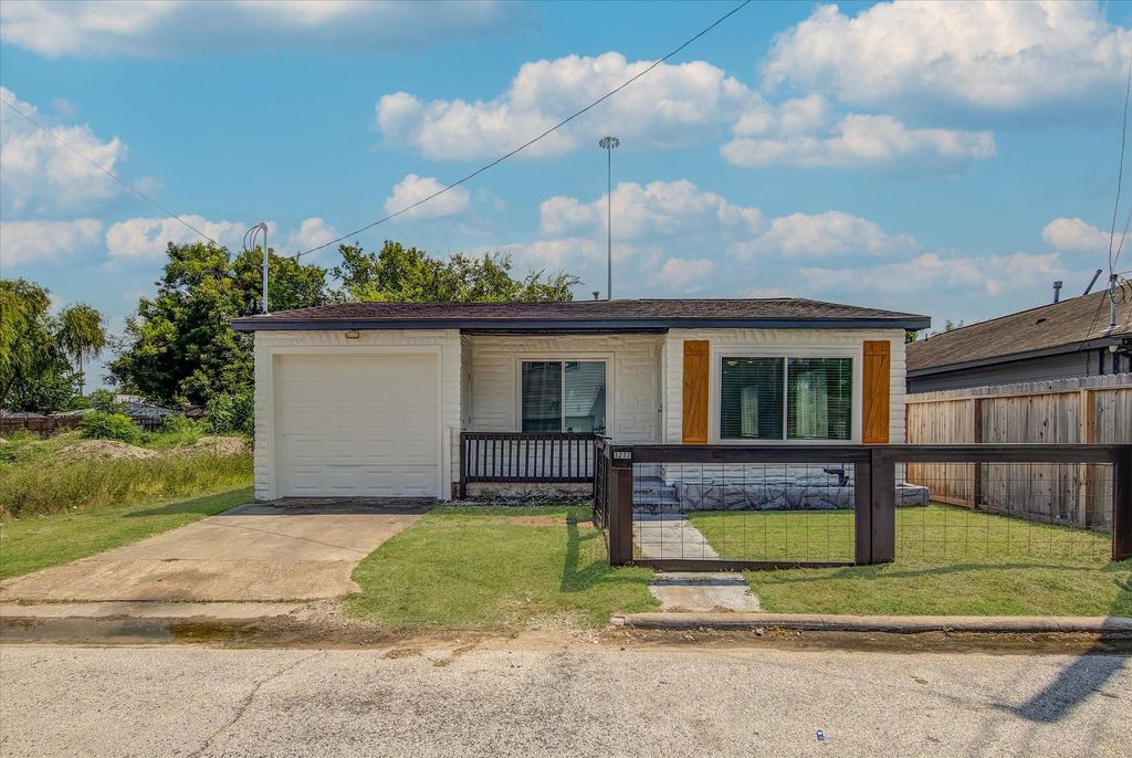 1212 E 32nd Street, Houston, TX 77022