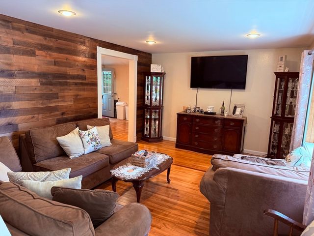 23 Bonavesta Ter, Lynn, MA 01905