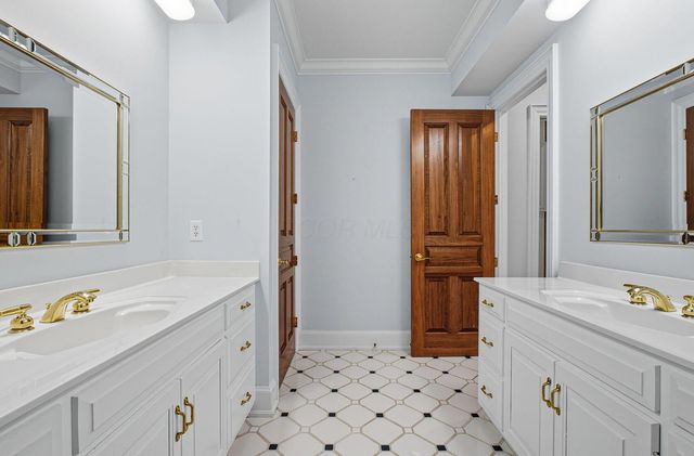 5055 Slate Run Woods Court, Upper Arlington, OH 43220