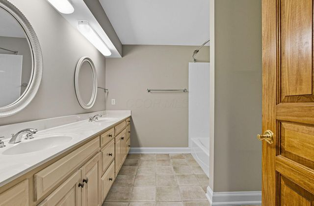 5055 Slate Run Woods Court, Upper Arlington, OH 43220