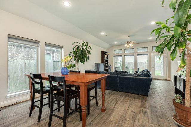 9230 Eckert Road, Iowa Colony, TX 77583