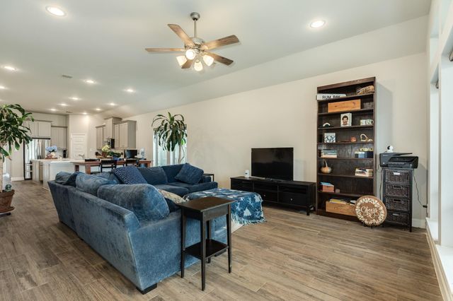 9230 Eckert Road, Iowa Colony, TX 77583