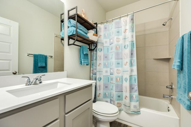 9230 Eckert Road, Iowa Colony, TX 77583