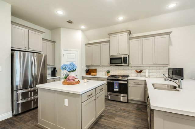 9230 Eckert Road, Iowa Colony, TX 77583