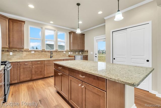 9415 Sand Hill Drive, Grand Blanc, MI 48439