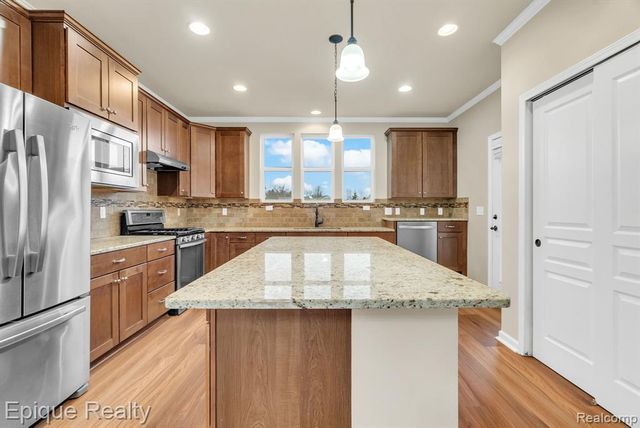 9415 Sand Hill Drive, Grand Blanc, MI 48439