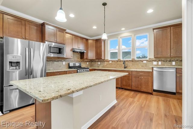 9415 Sand Hill Drive, Grand Blanc, MI 48439