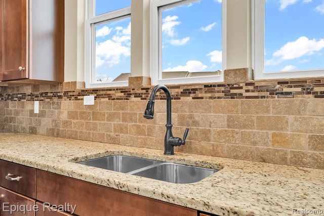 9415 Sand Hill Drive, Grand Blanc, MI 48439