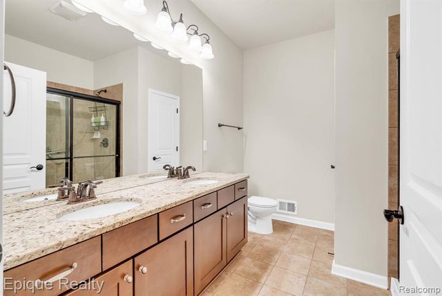 9415 Sand Hill Drive, Grand Blanc, MI 48439