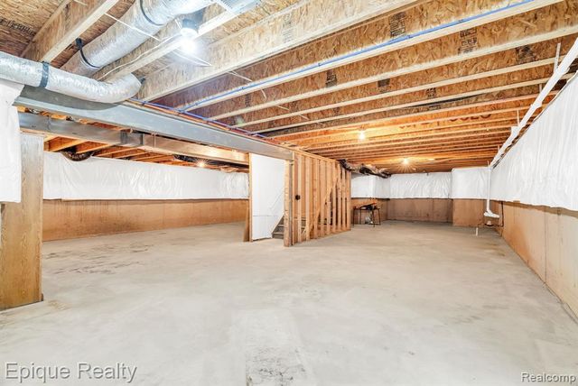 9415 Sand Hill Drive, Grand Blanc, MI 48439