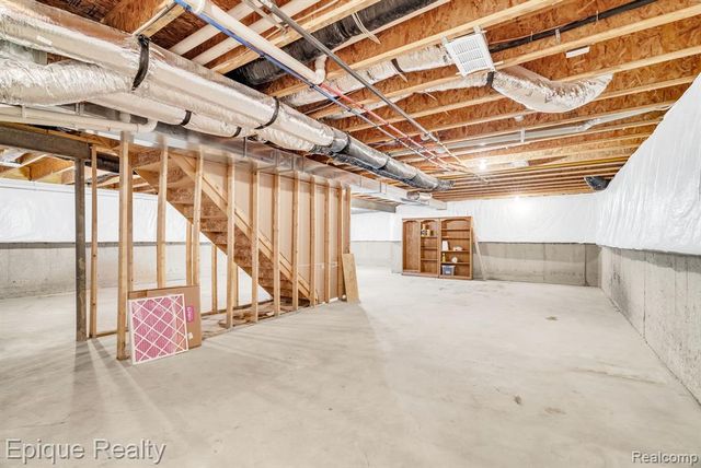 9415 Sand Hill Drive, Grand Blanc, MI 48439