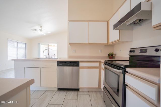 8563 W MISSION Lane, Peoria, AZ 85345