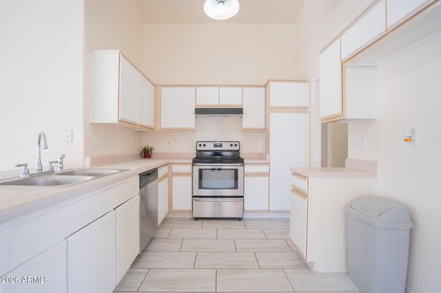 8563 W MISSION Lane, Peoria, AZ 85345