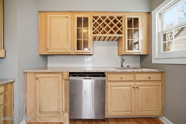 517 Harris Pl, Louisville, KY 40222