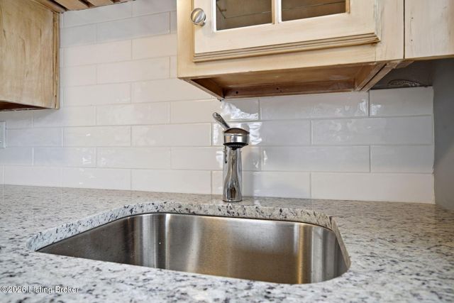 517 Harris Pl, Louisville, KY 40222