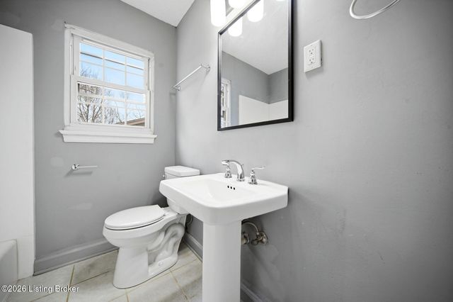 517 Harris Pl, Louisville, KY 40222