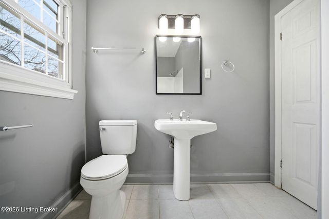 517 Harris Pl, Louisville, KY 40222