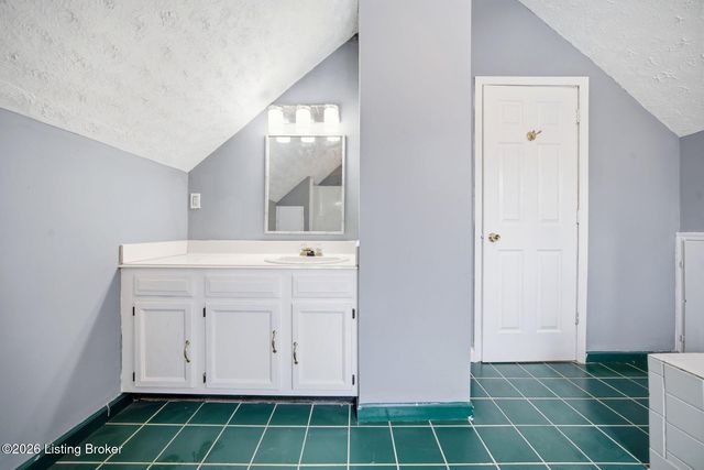 517 Harris Pl, Louisville, KY 40222