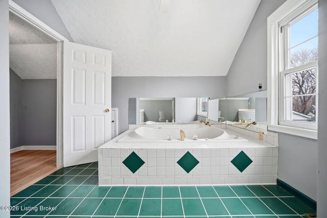 517 Harris Pl, Louisville, KY 40222