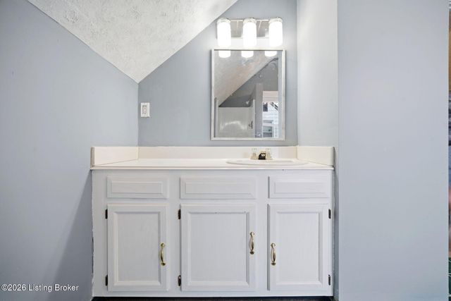 517 Harris Pl, Louisville, KY 40222