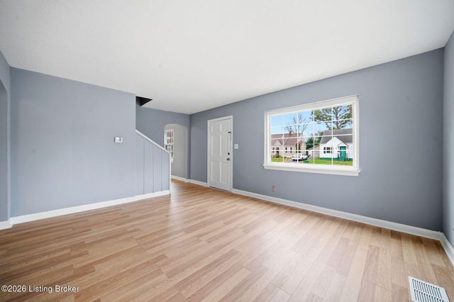 517 Harris Pl, Louisville, KY 40222