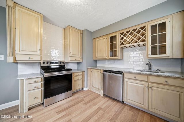 517 Harris Pl, Louisville, KY 40222