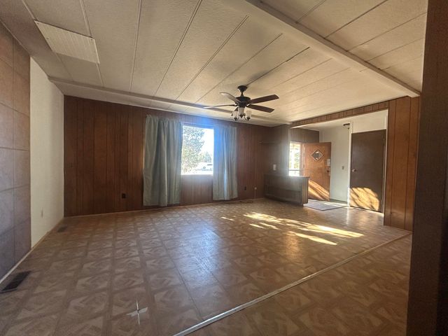 717 W Allen Avenue, Estancia, NM 87016