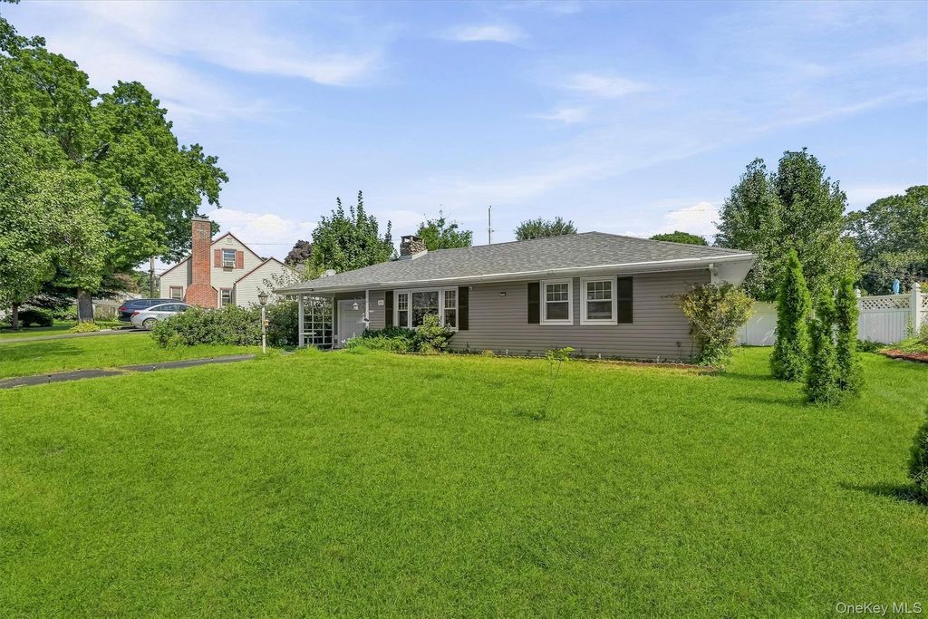 105 Pine Drive, New Windsor, NY 12553 — photo 2