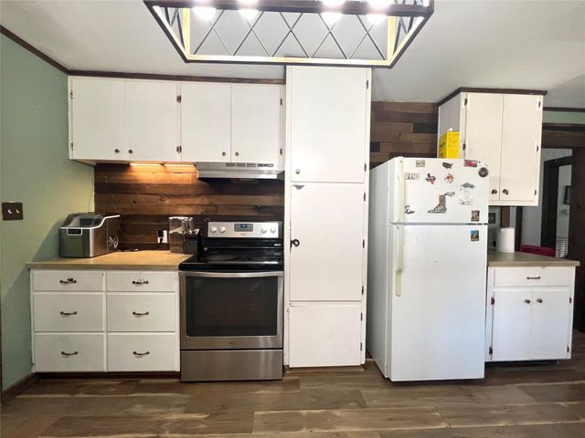 504 Henson Street, El Campo, TX 77437