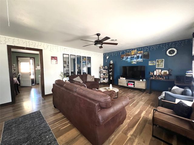 504 Henson Street, El Campo, TX 77437