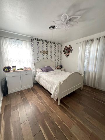 504 Henson Street, El Campo, TX 77437