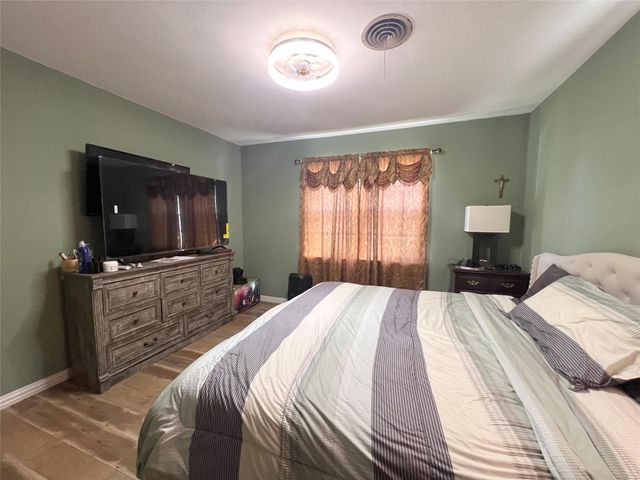 504 Henson Street, El Campo, TX 77437