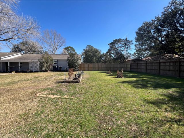 504 Henson Street, El Campo, TX 77437